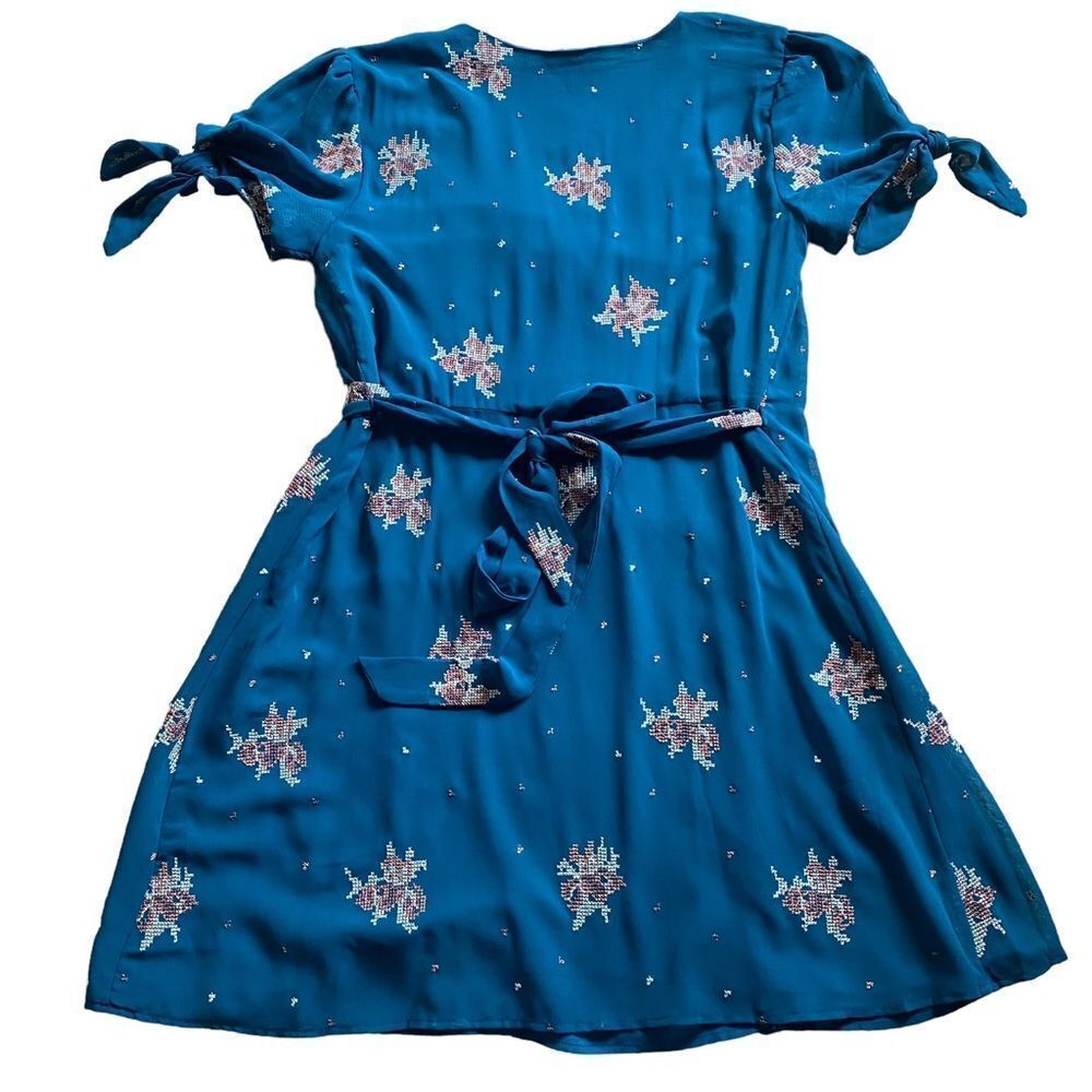 NEW Willow and Clay | Elizabeth Embroidered Wrap Dress, Size M - Picture 7 of 12